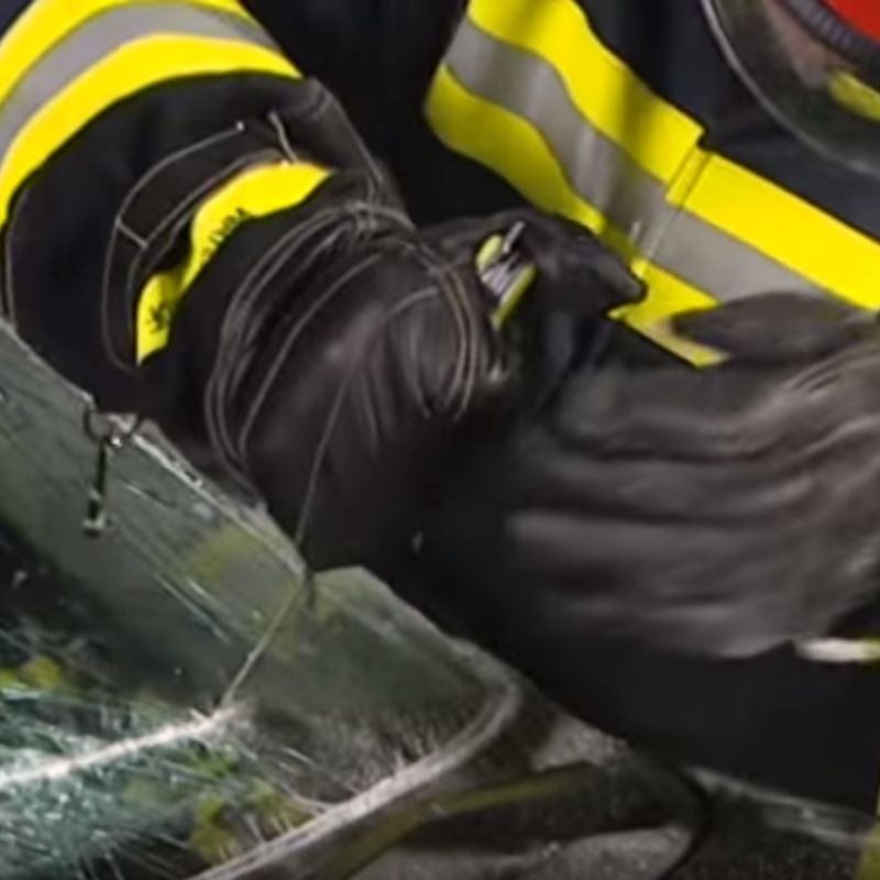 Varno na cesti s švicarskim nožem